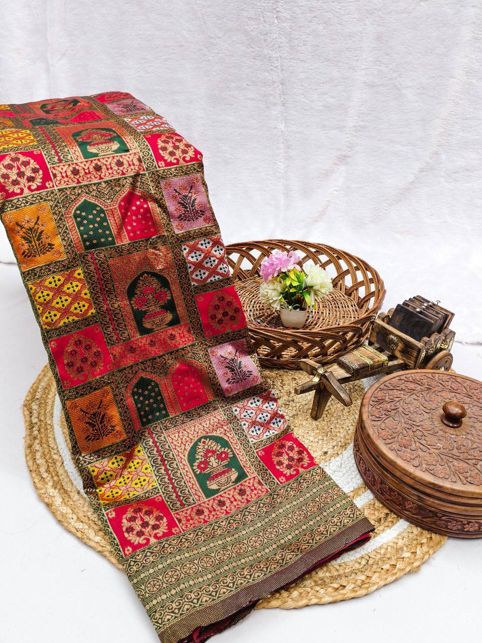 Presenting Enchanting Yet Breathable Organic Banarasi Sarees For Intimate And Big Fat Indian Wedding