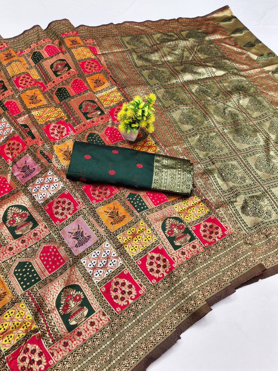 Presenting Enchanting Yet Breathable Organic Banarasi Sarees For Intimate And Big Fat Indian Wedding