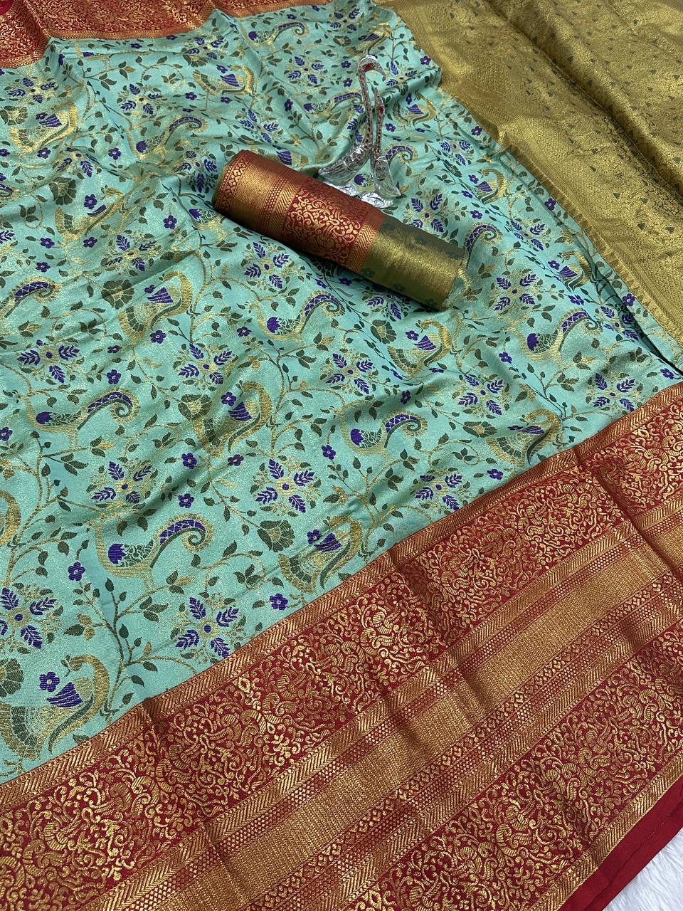 Surreptitious Pure Kanjivaram Silk Saree With Prodigal Blouse Piece