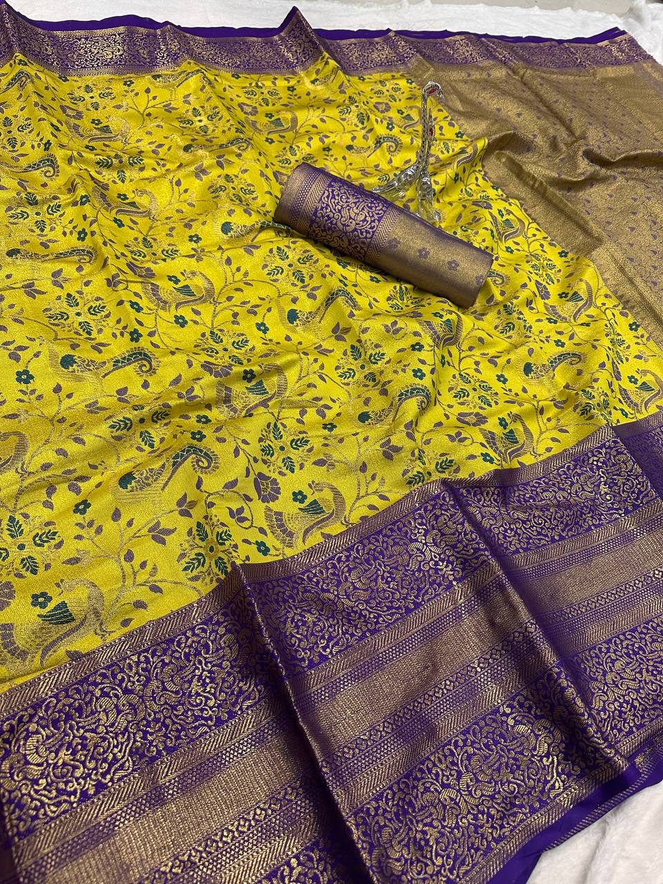 Surreptitious Pure Kanjivaram Silk Saree With Prodigal Blouse Piece