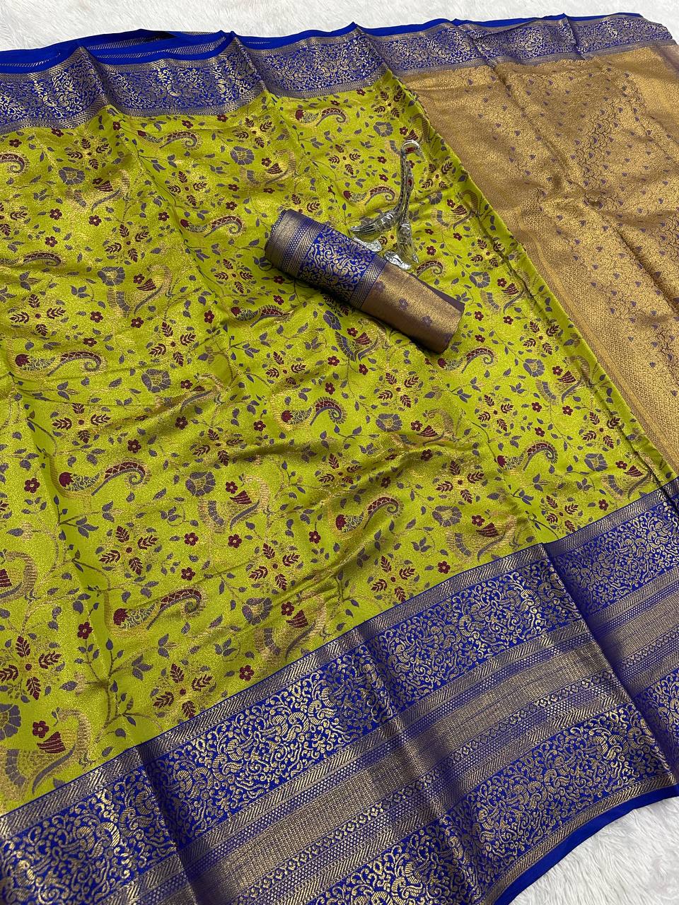 Surreptitious Pure Kanjivaram Silk Saree With Prodigal Blouse Piece