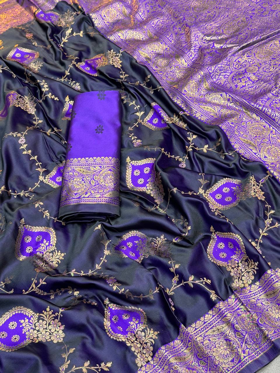 BEAUTIFUL TWO TONE ZARI WEAVING SAREE