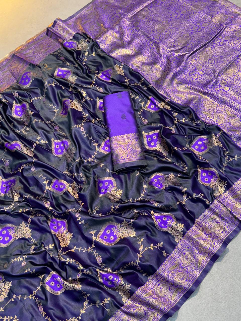 BEAUTIFUL TWO TONE ZARI WEAVING SAREE