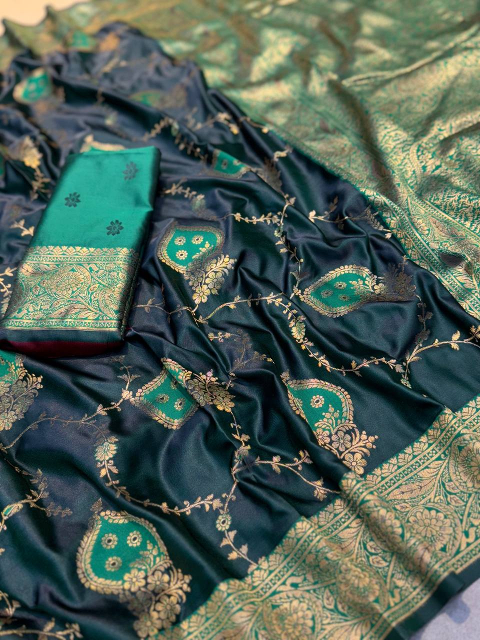 BEAUTIFUL TWO TONE ZARI WEAVING SAREE