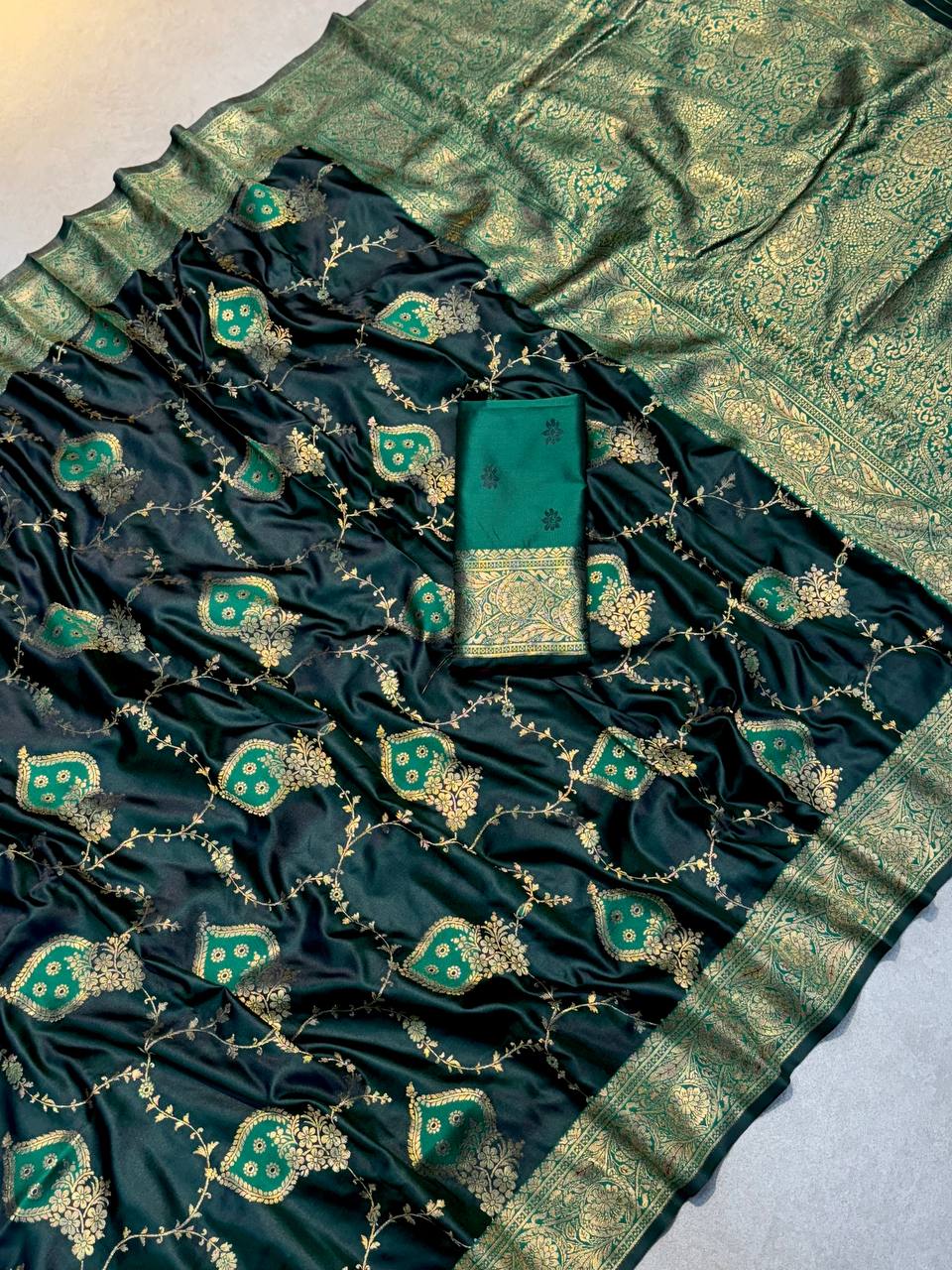 BEAUTIFUL TWO TONE ZARI WEAVING SAREE