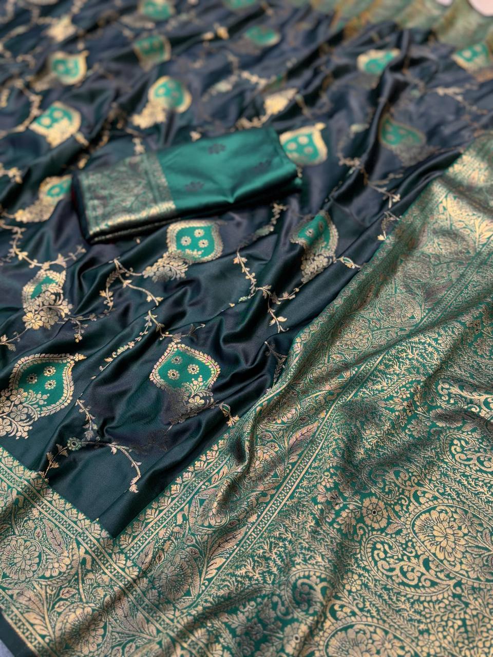 BEAUTIFUL TWO TONE ZARI WEAVING SAREE