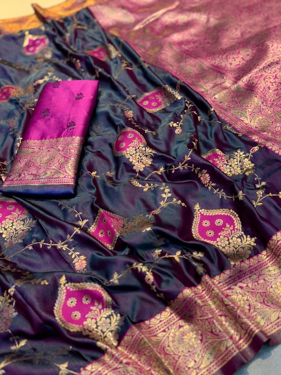 BEAUTIFUL TWO TONE ZARI WEAVING SAREE