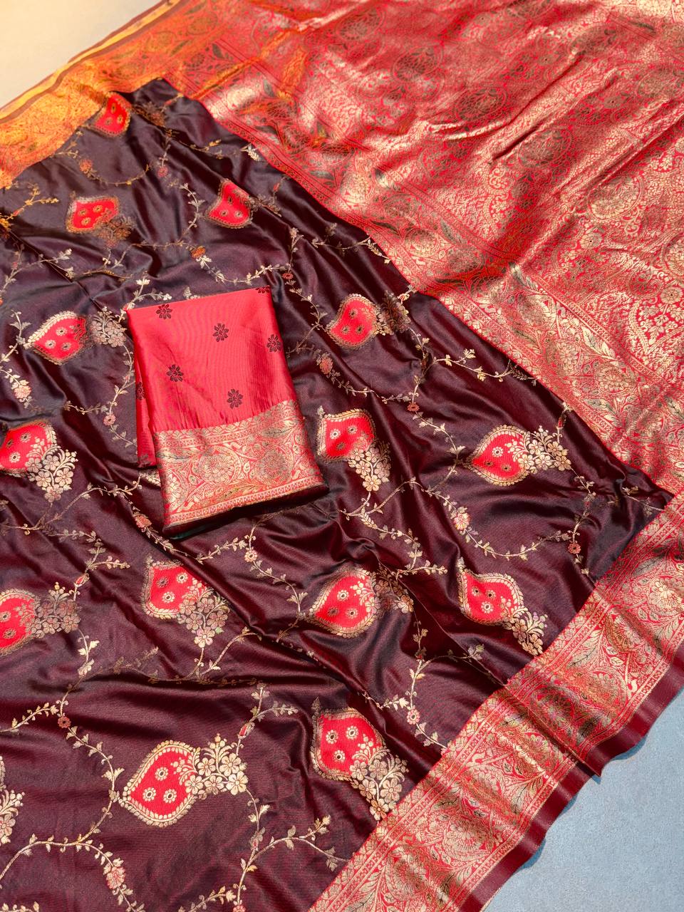 BEAUTIFUL TWO TONE ZARI WEAVING SAREE