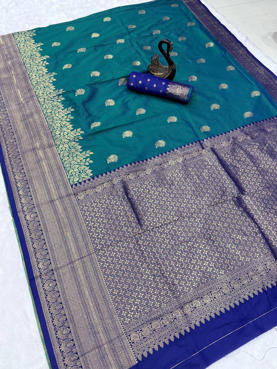 Blue Premium Kanijivaram  Soft Silk Sarees with Copper zari jaal having rich zari woven pallu and paired with Plain running Blouse