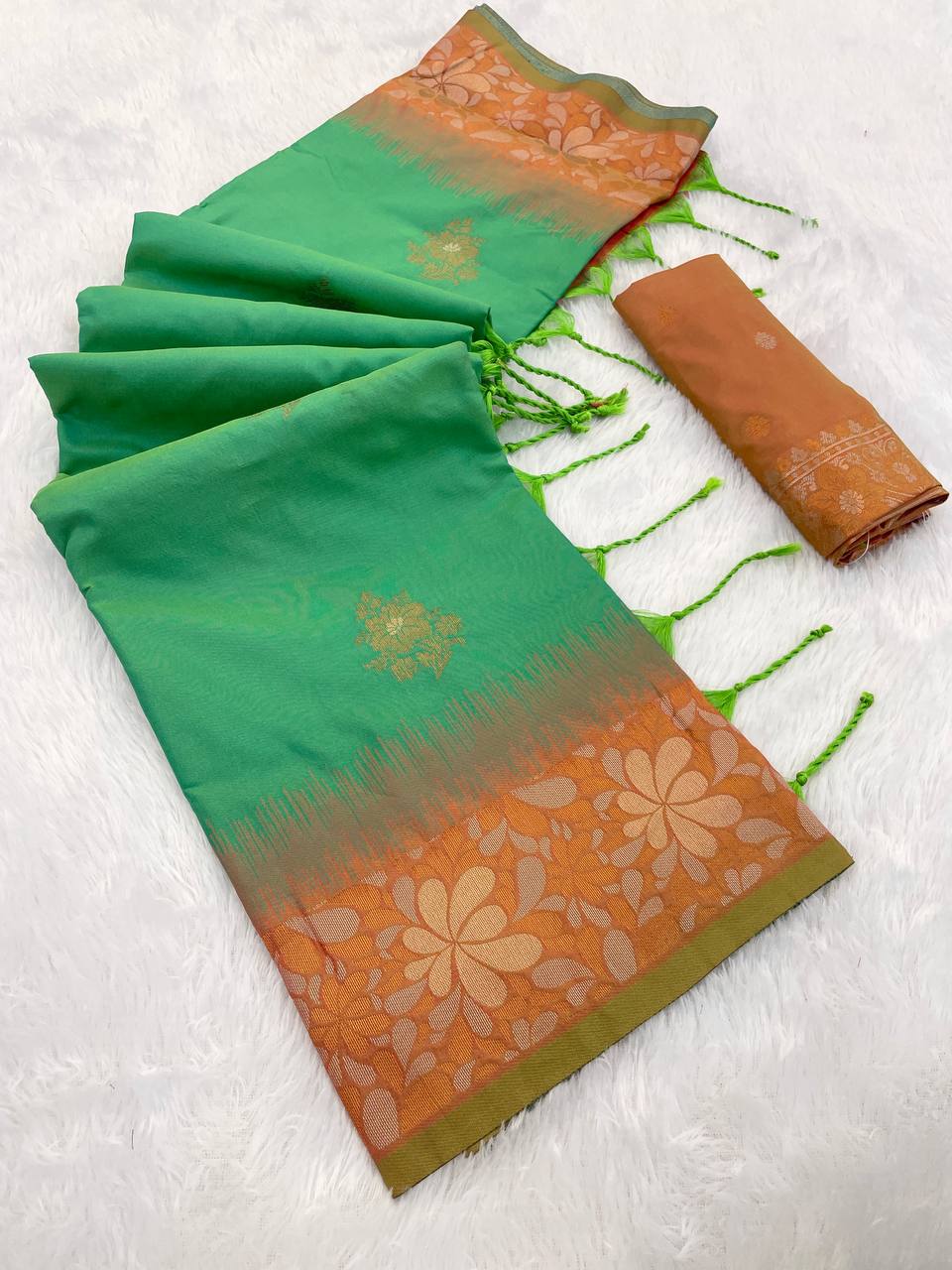 Elegant Two-Tone Banarasi Handloom Silk Saree green