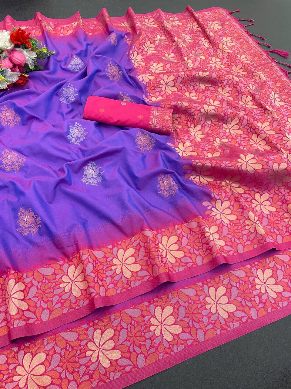 Elegant Two-Tone Banarasi Handloom Silk Saree light purple