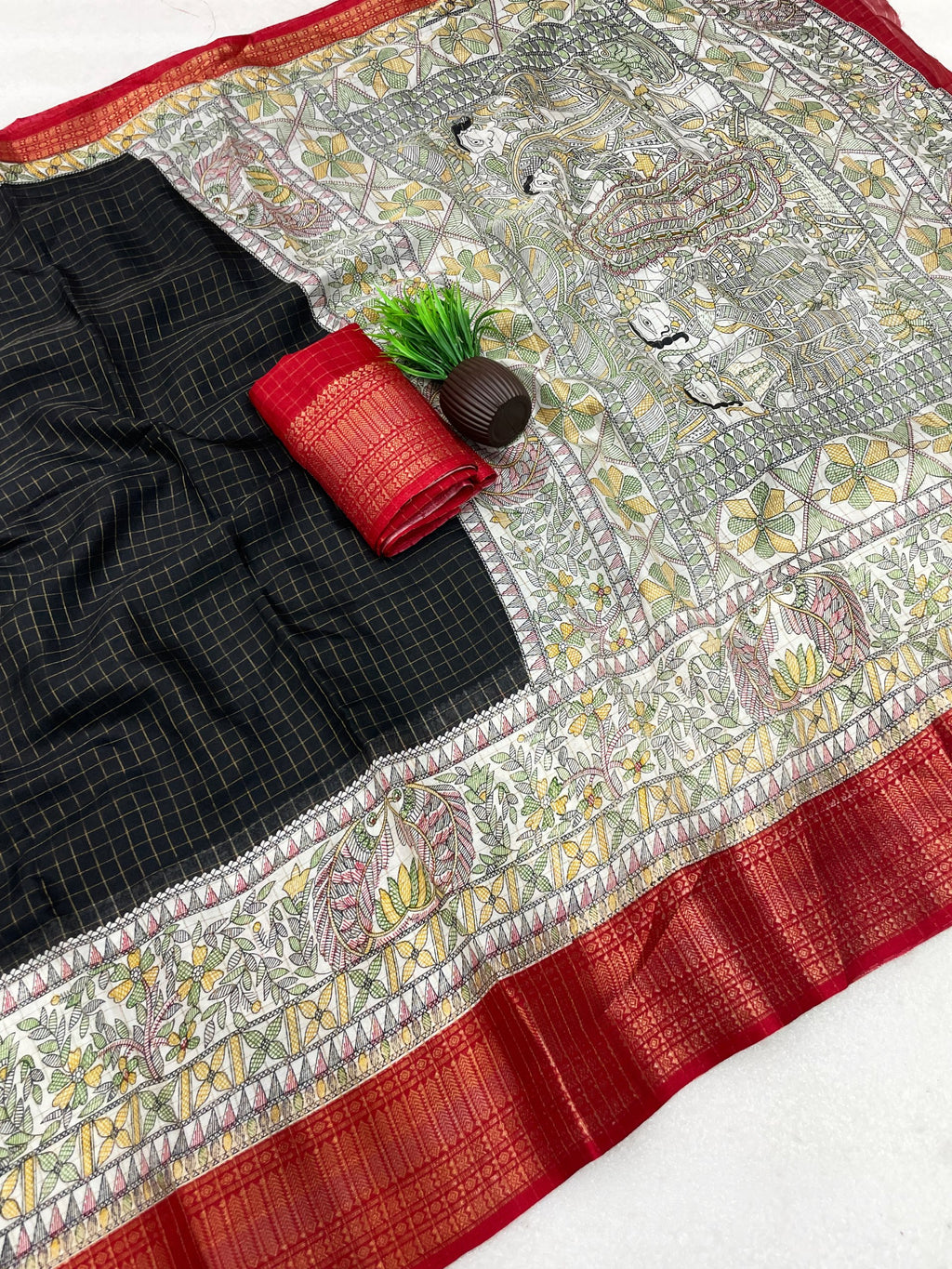 Royal Two-Tone Dolla Checks Saree With Jacquard Border & Contrast Designer Blouse - BLACK