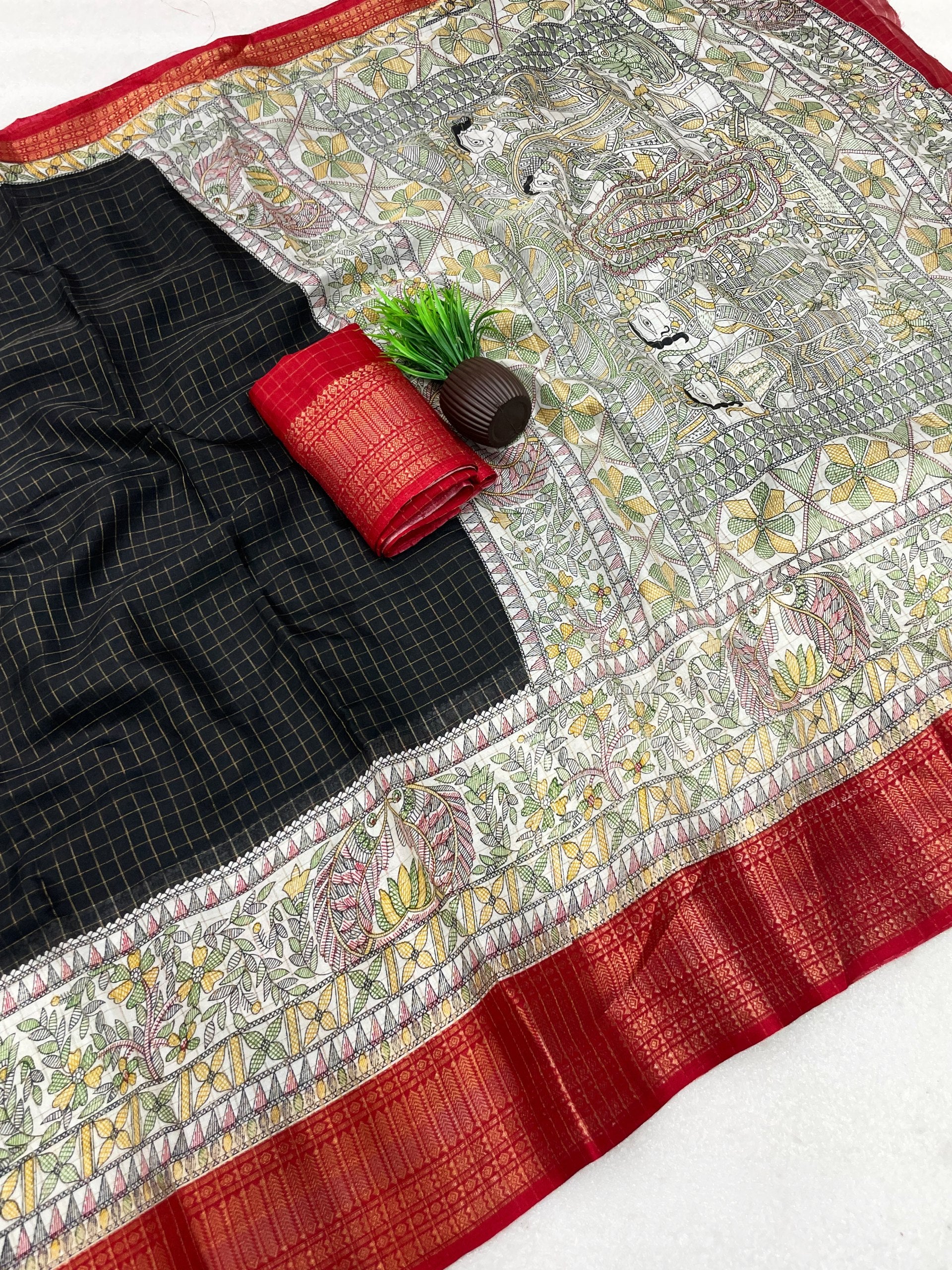 Royal Two-Tone Dolla Checks Saree With Jacquard Border & Contrast Designer Blouse - BLACK