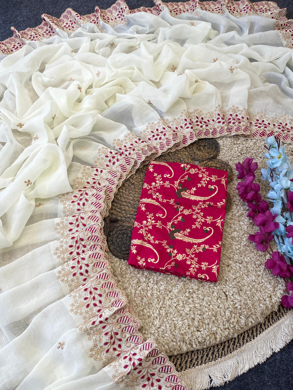 Luxury Cream & Pink Crunchy Saree with Floral Zari Buti & Contrast Blouse