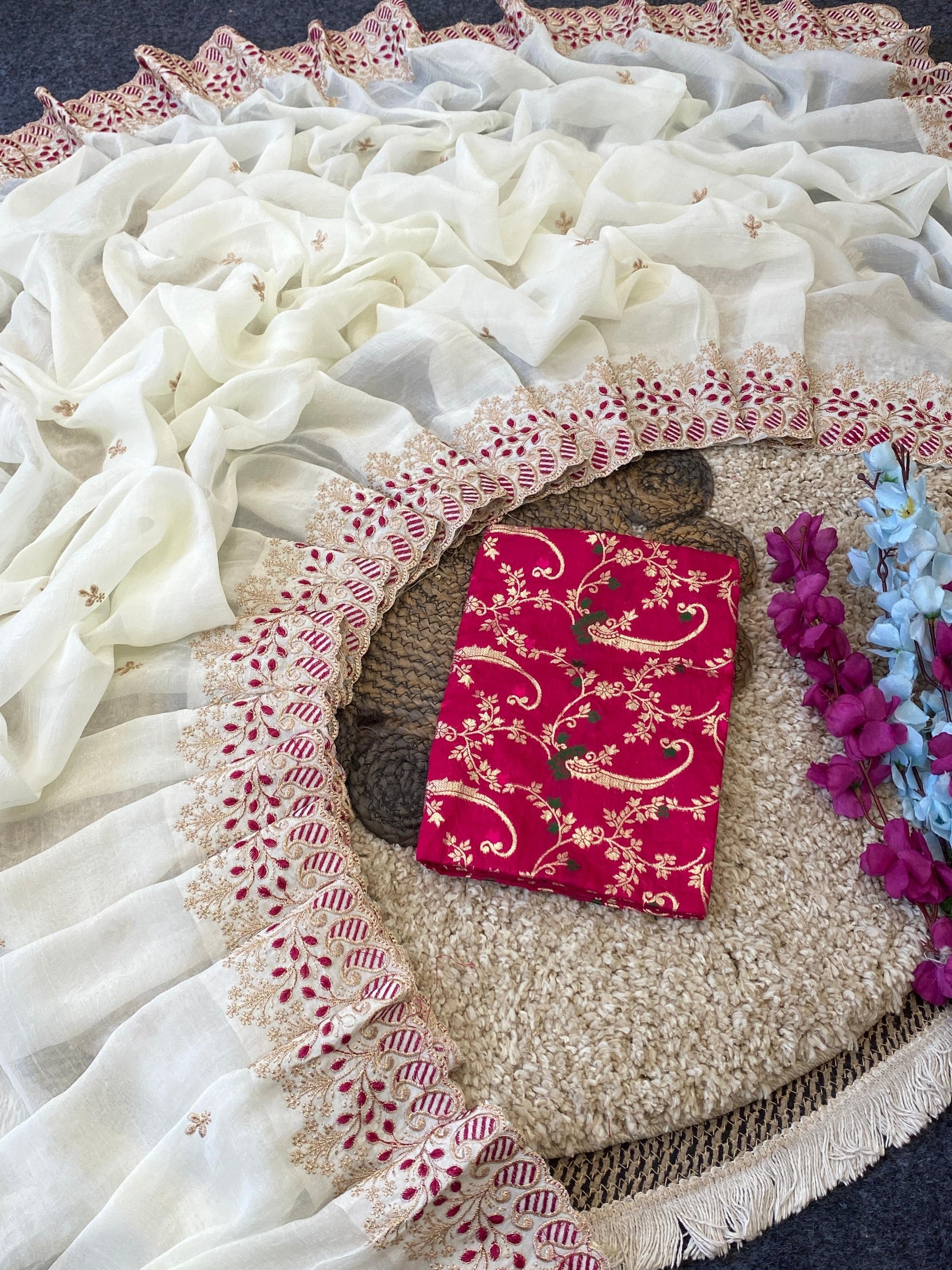 Luxury Cream & Pink Crunchy Saree with Floral Zari Buti & Contrast Blouse