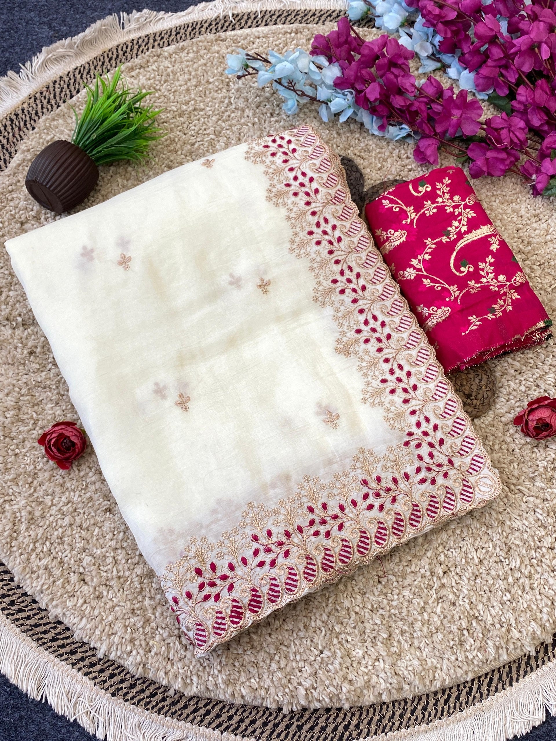 Luxury Cream & Pink Crunchy Saree with Floral Zari Buti & Contrast Blouse