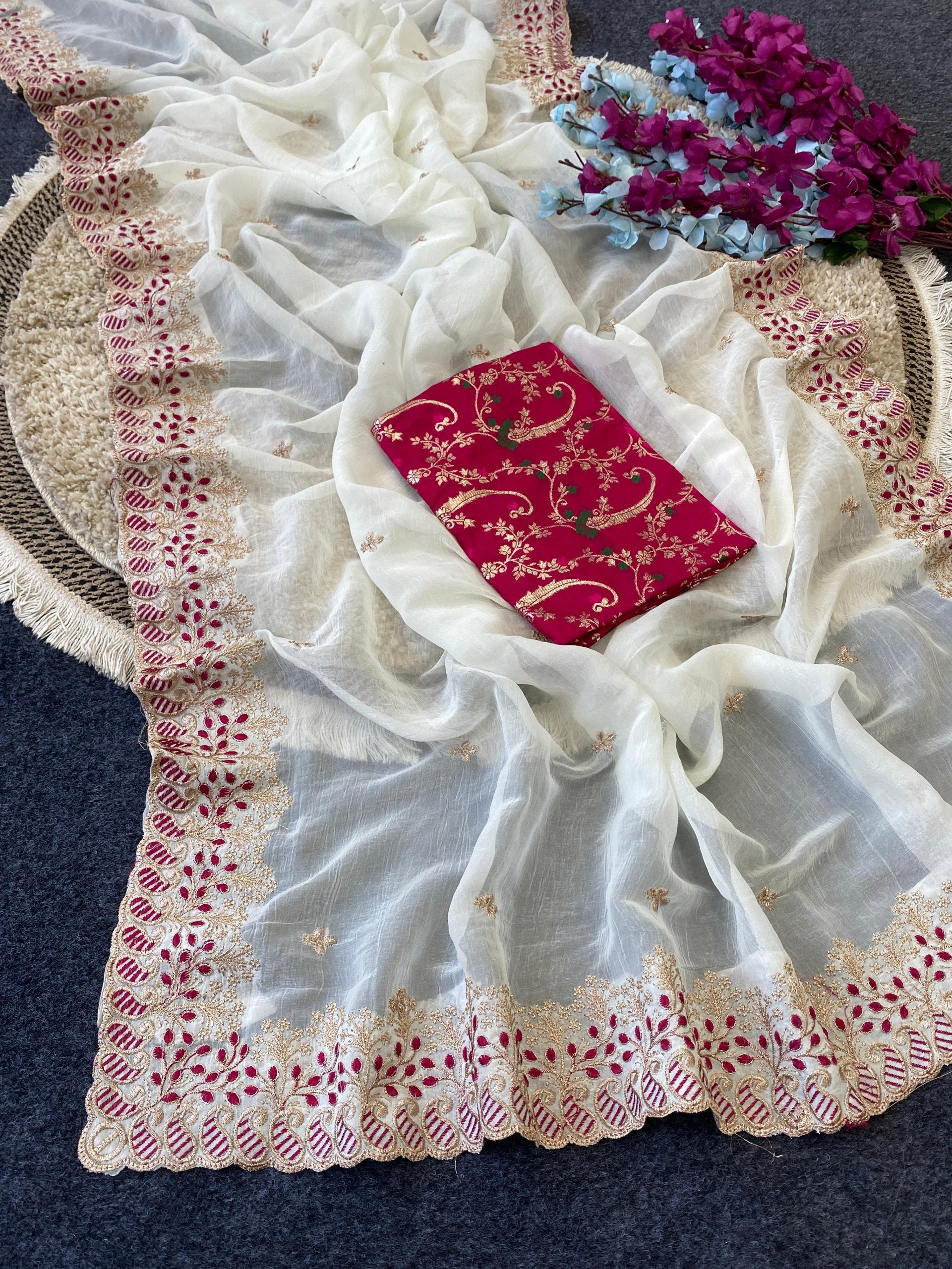 Luxury Cream & Pink Crunchy Saree with Floral Zari Buti & Contrast Blouse