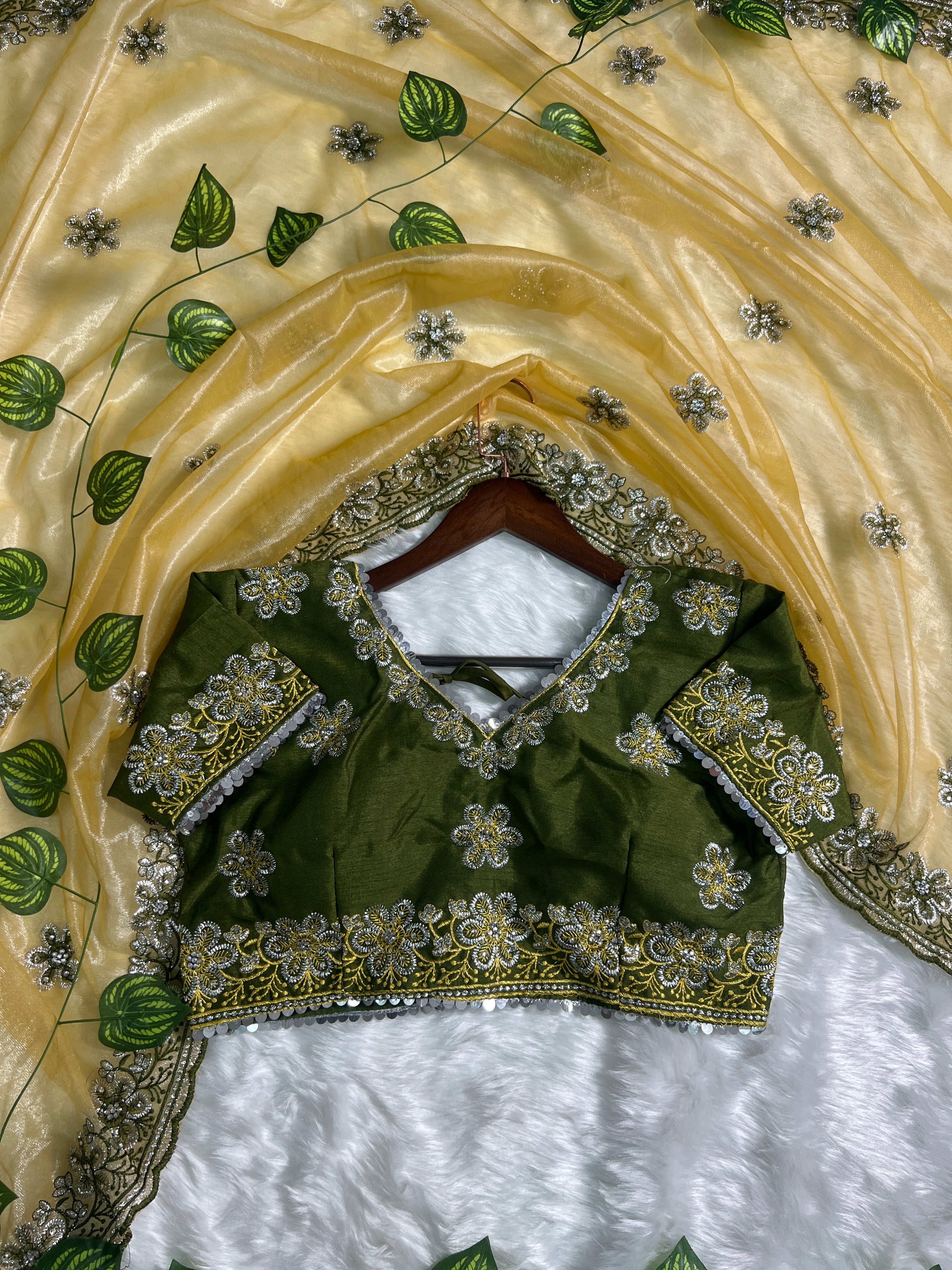 beautiful Designers party wear soft silk fabric On Beautiful border Embroidery work Saree