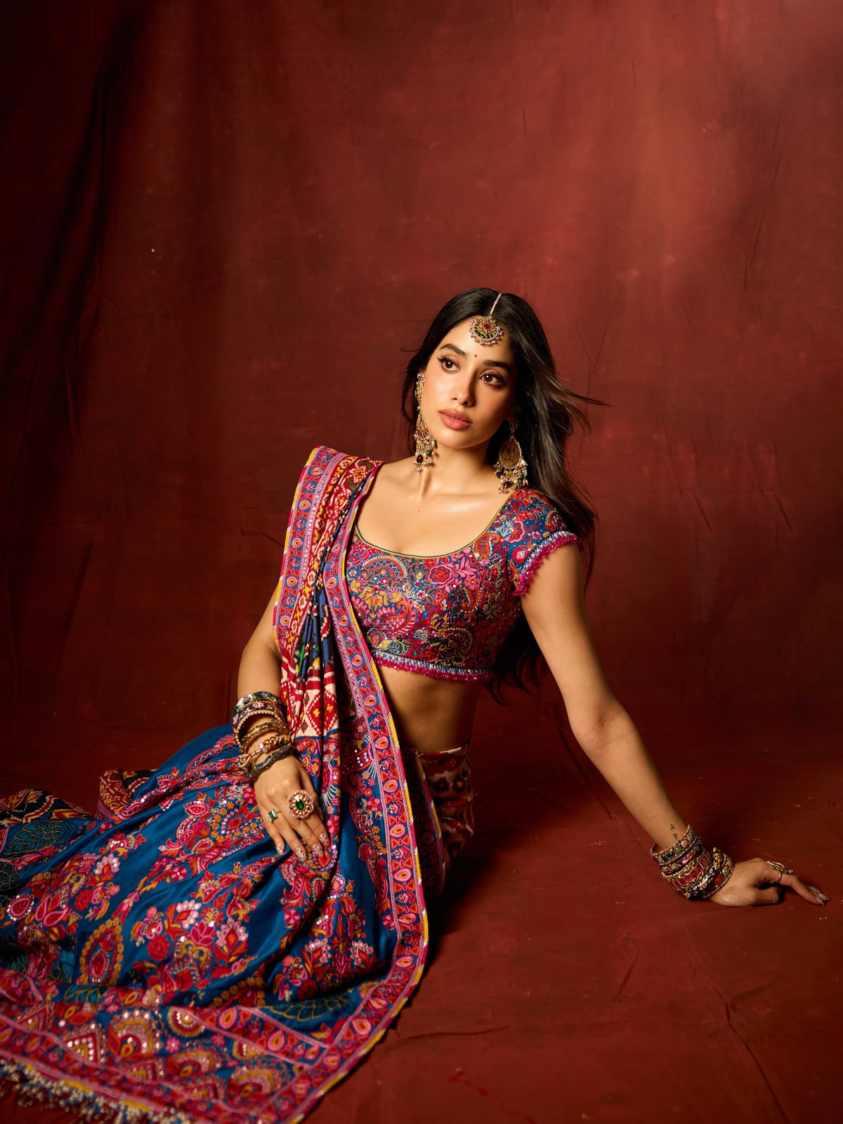 Royal Hand Mirror & Zari Chinnon Designer Saree