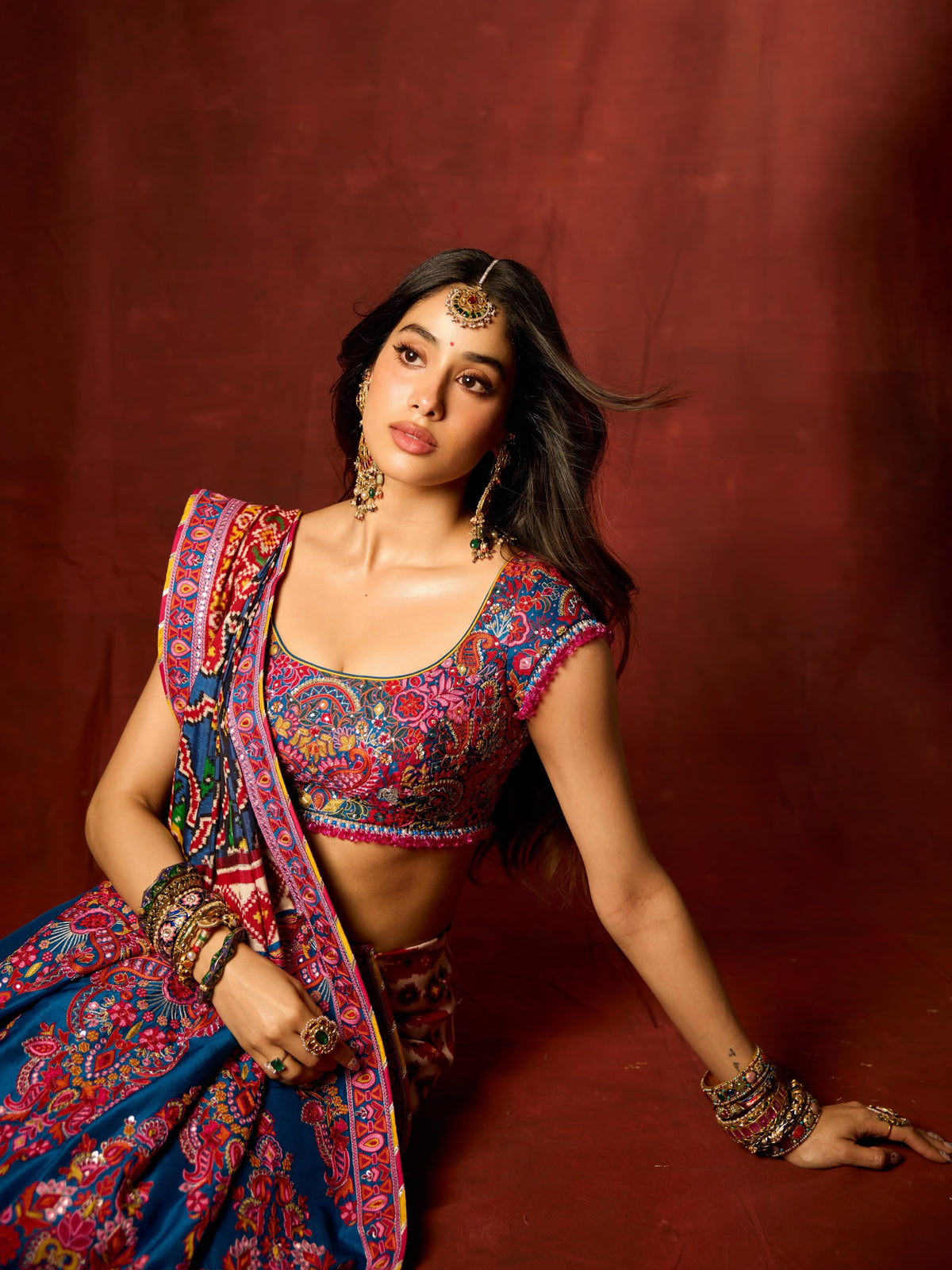 Royal Hand Mirror & Zari Chinnon Designer Saree