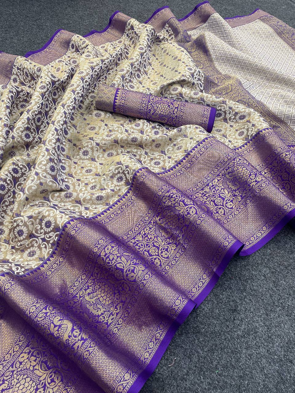 Pure Kanjivaram Silk Saree With Contrast Gold Zari Rich Weaving Pallu