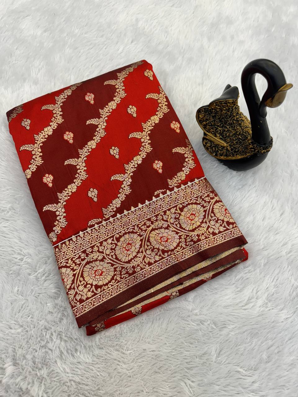 Marvellous Soft Banarasi Silk Saree With Evanescent Blouse Piece