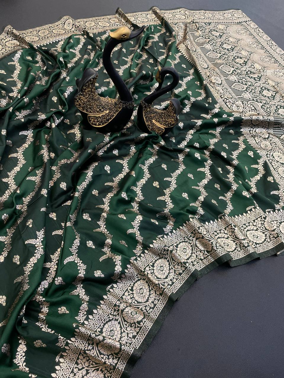 Marvellous Soft Banarasi Silk Saree With Evanescent Blouse Piece