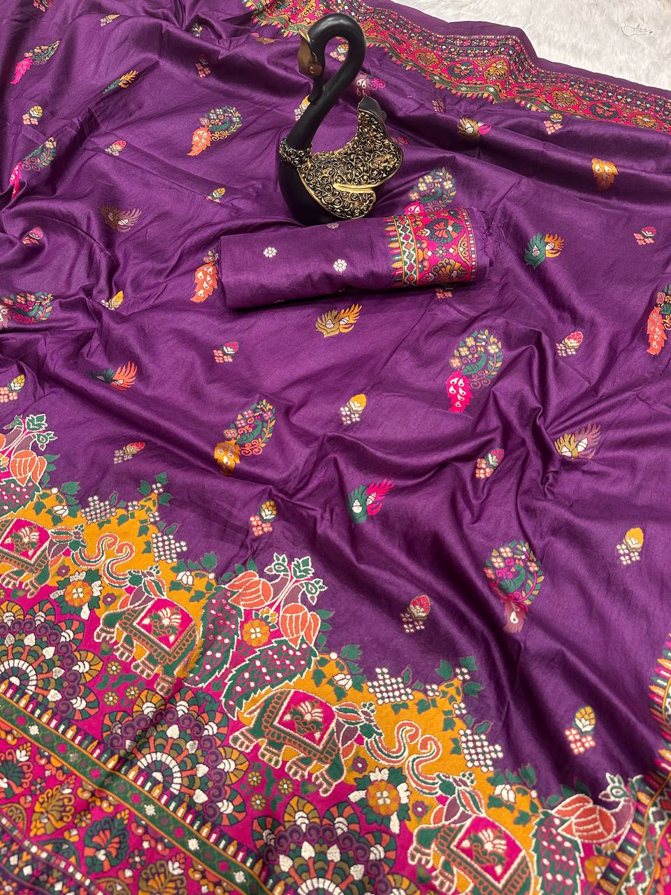 Glamorous  Pashmina Saree With Pulsating Blouse Piece