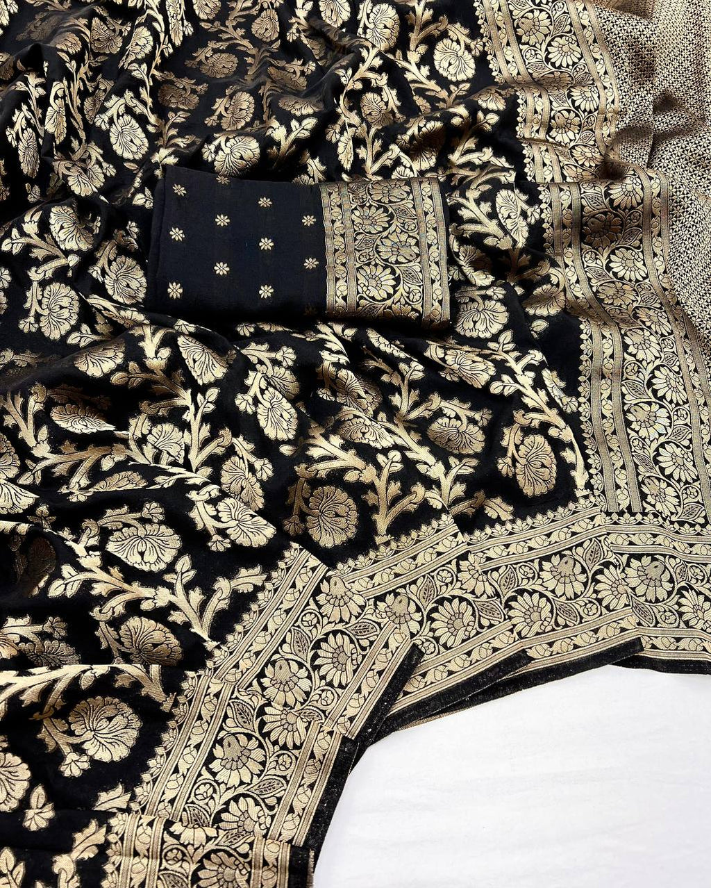 Designer Soft Banarasi Silk Saree With Exceptional Blouse Piece