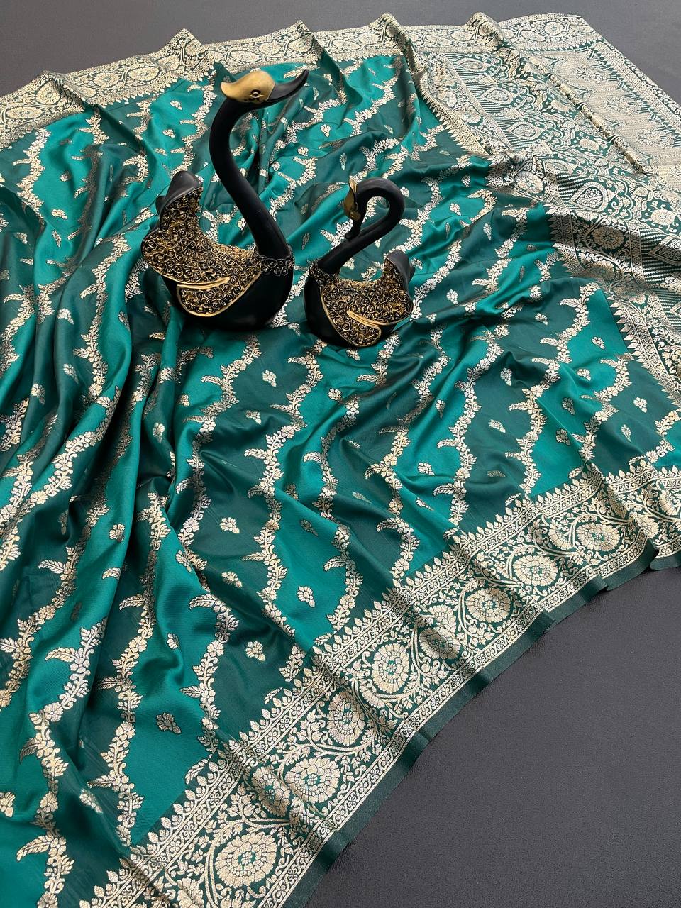 Marvellous Soft Banarasi Silk Saree With Evanescent Blouse Piece