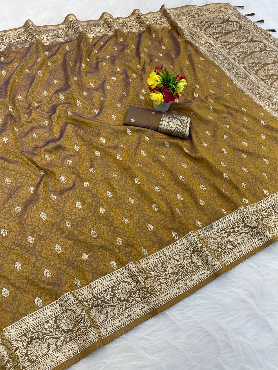 Royal Lemon yellow Banarasi Weaving Silk Saree with Elegant Golden Zari Border