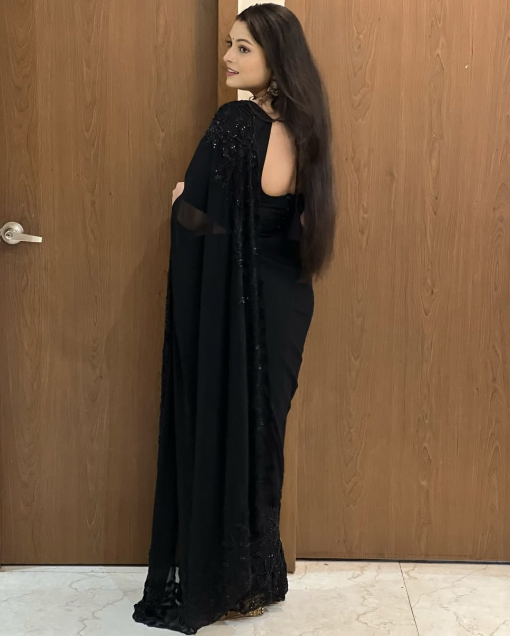 Designer Pure Fox Georgette Saree with Black Beads Work & Cutwork Border