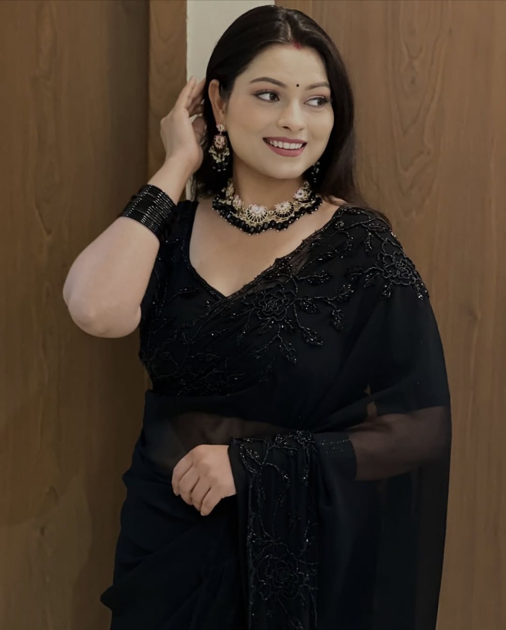 Designer Pure Fox Georgette Saree with Black Beads Work & Cutwork Border