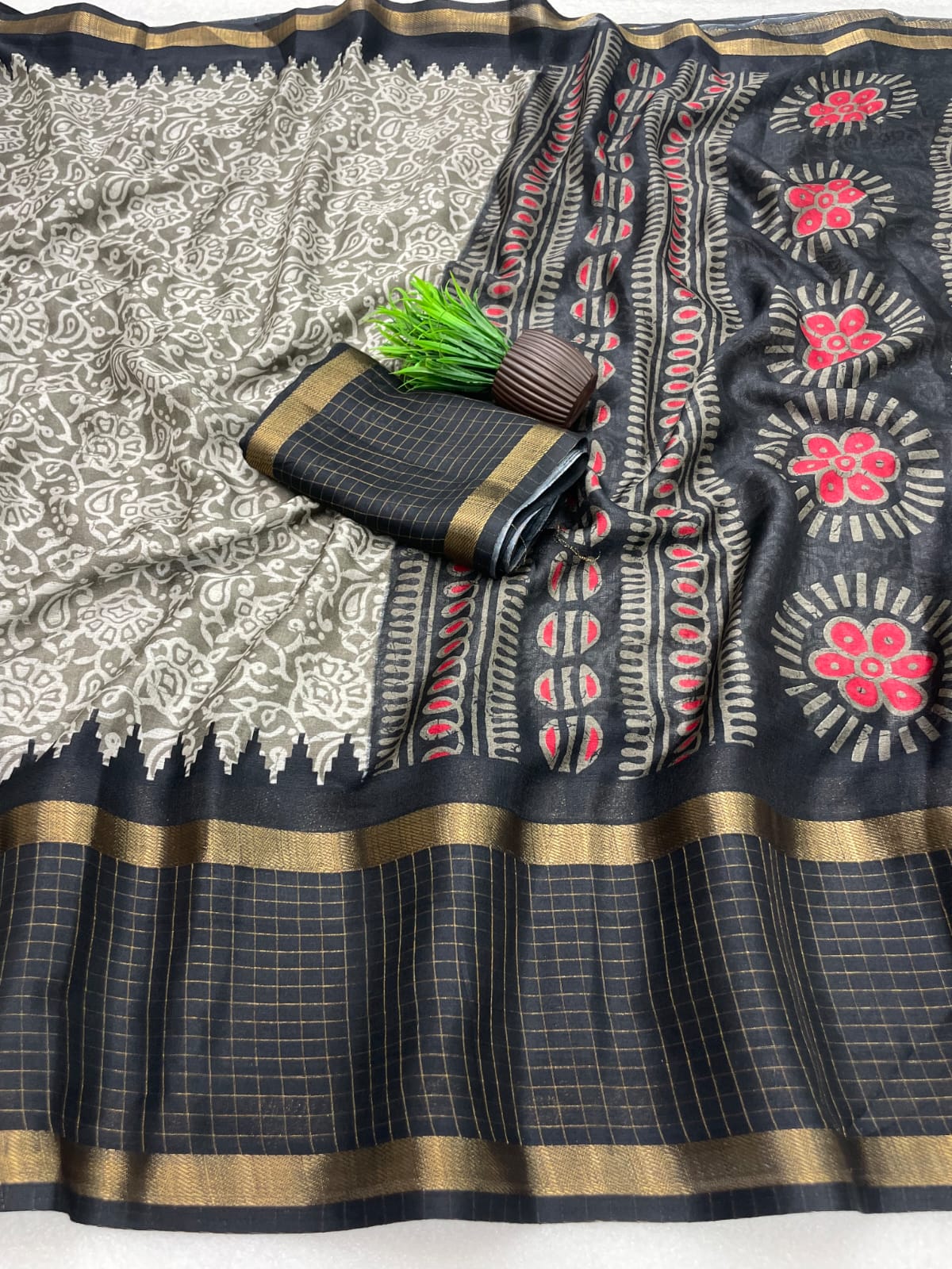 Premium Myrox Bentex Designer Saree - BLACK