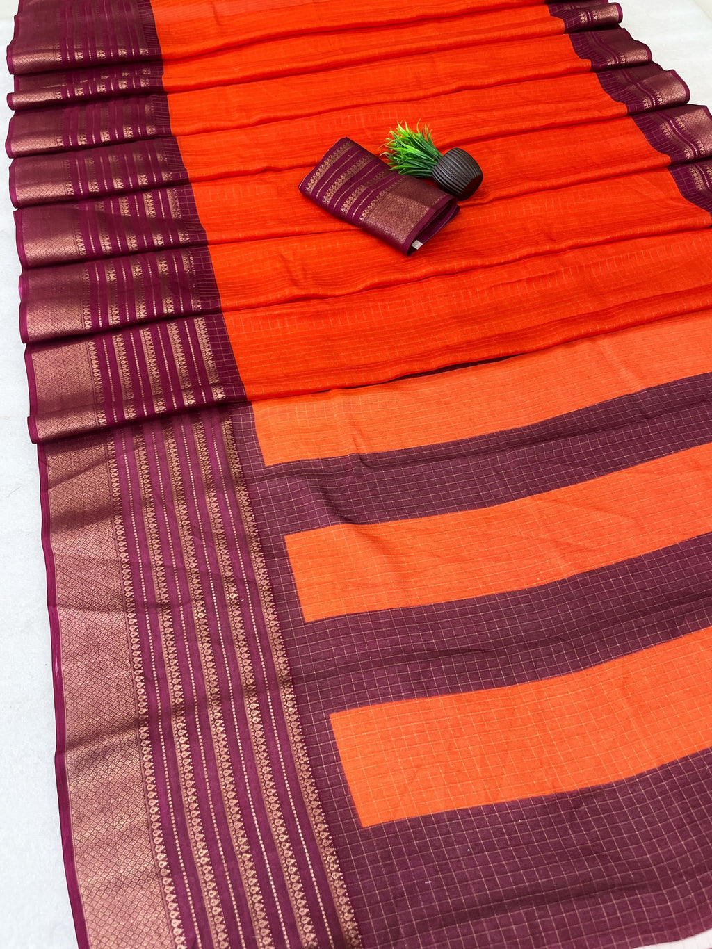 Elegant Two-Tone Premium Dolla Checks Saree With Weaving Jacquard Border - ORANGE