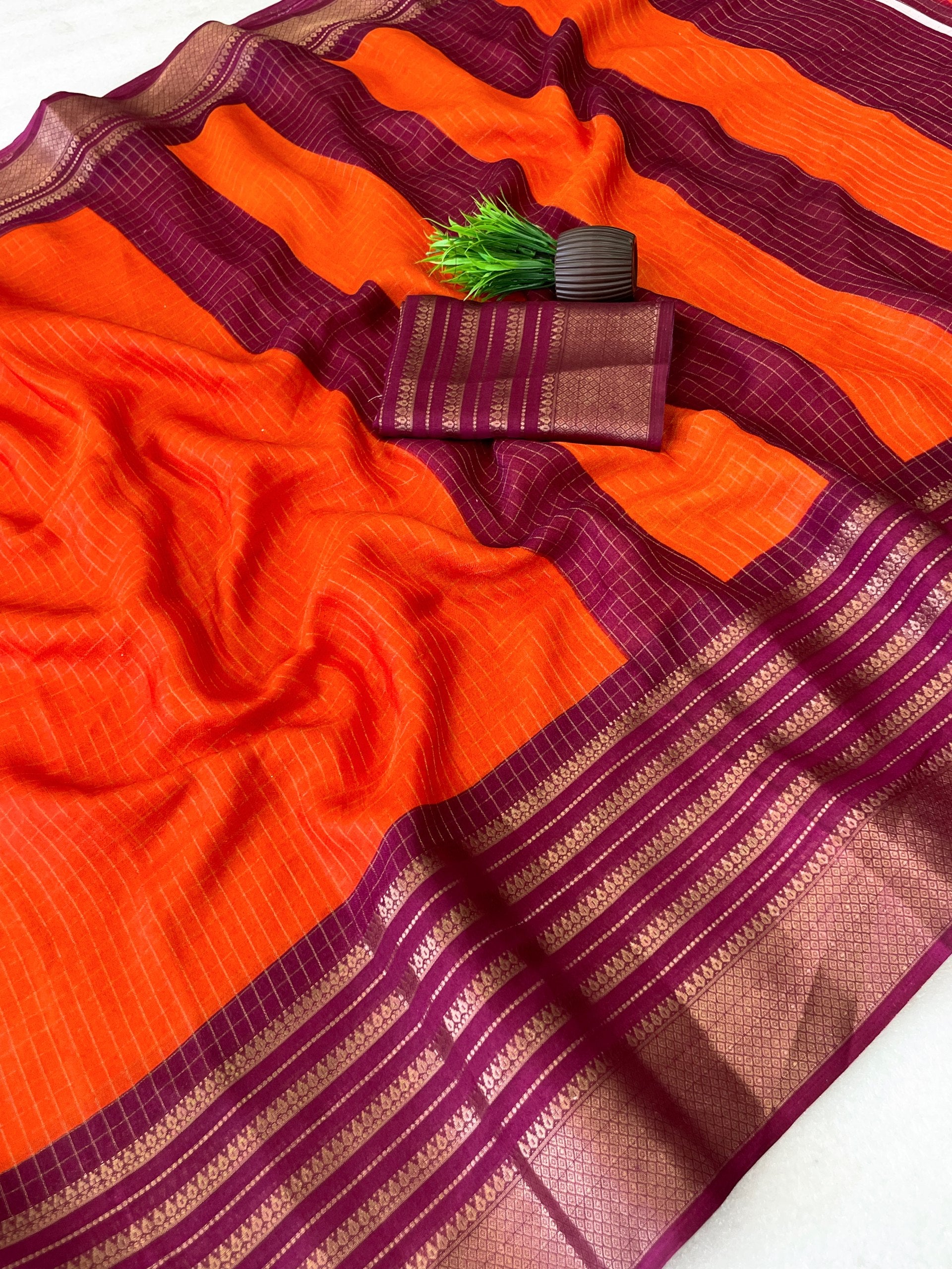 Elegant Two-Tone Premium Dolla Checks Saree With Weaving Jacquard Border - ORANGE