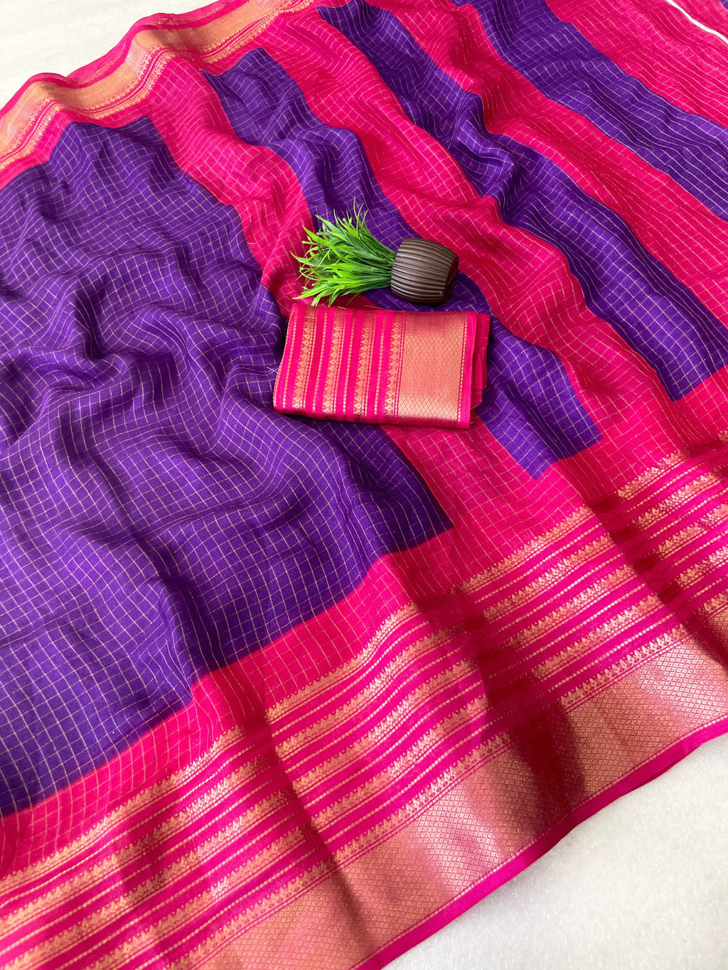 Elegant Two-Tone Premium Dolla Checks Saree With Weaving Jacquard Border - PURPLE