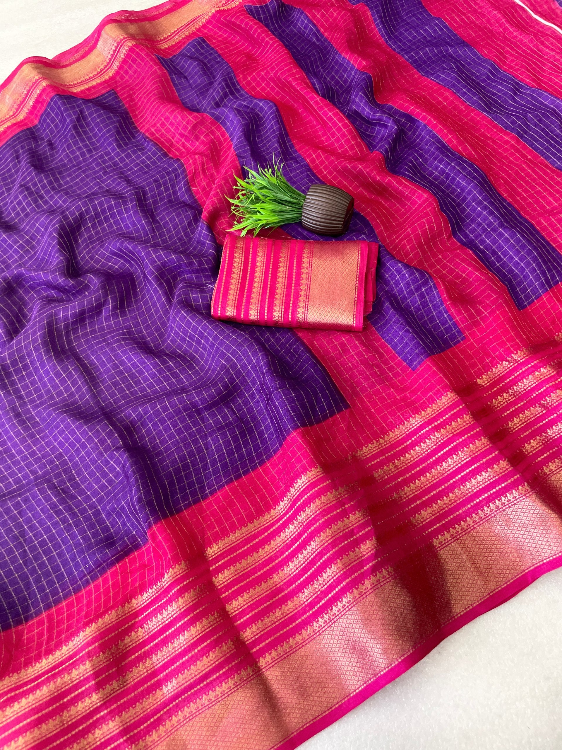 Elegant Two-Tone Premium Dolla Checks Saree With Weaving Jacquard Border - PURPLE