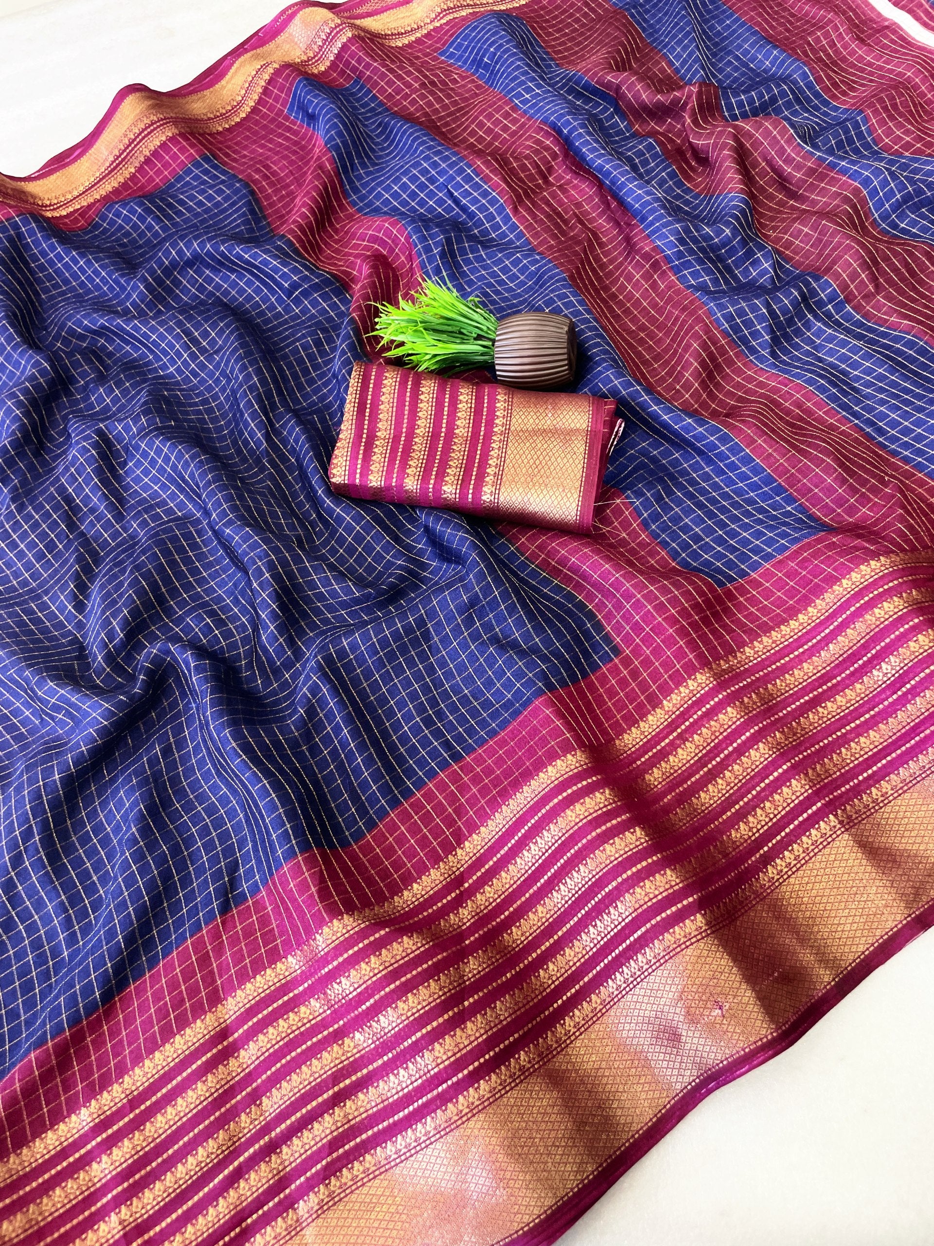 Elegant Two-Tone Premium Dolla Checks Saree With Weaving Jacquard Border - BLUE