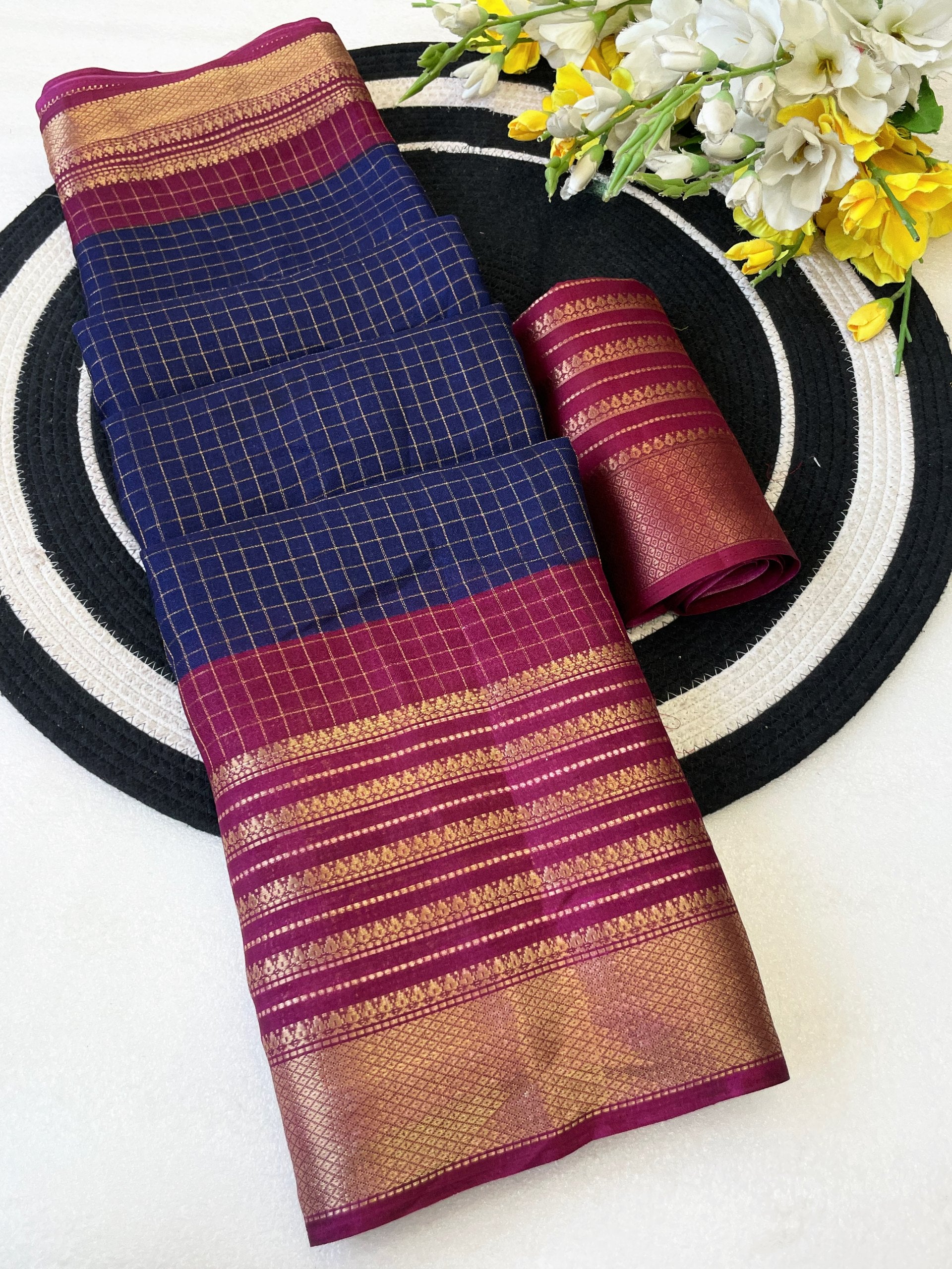 Elegant Two-Tone Premium Dolla Checks Saree With Weaving Jacquard Border - BLUE