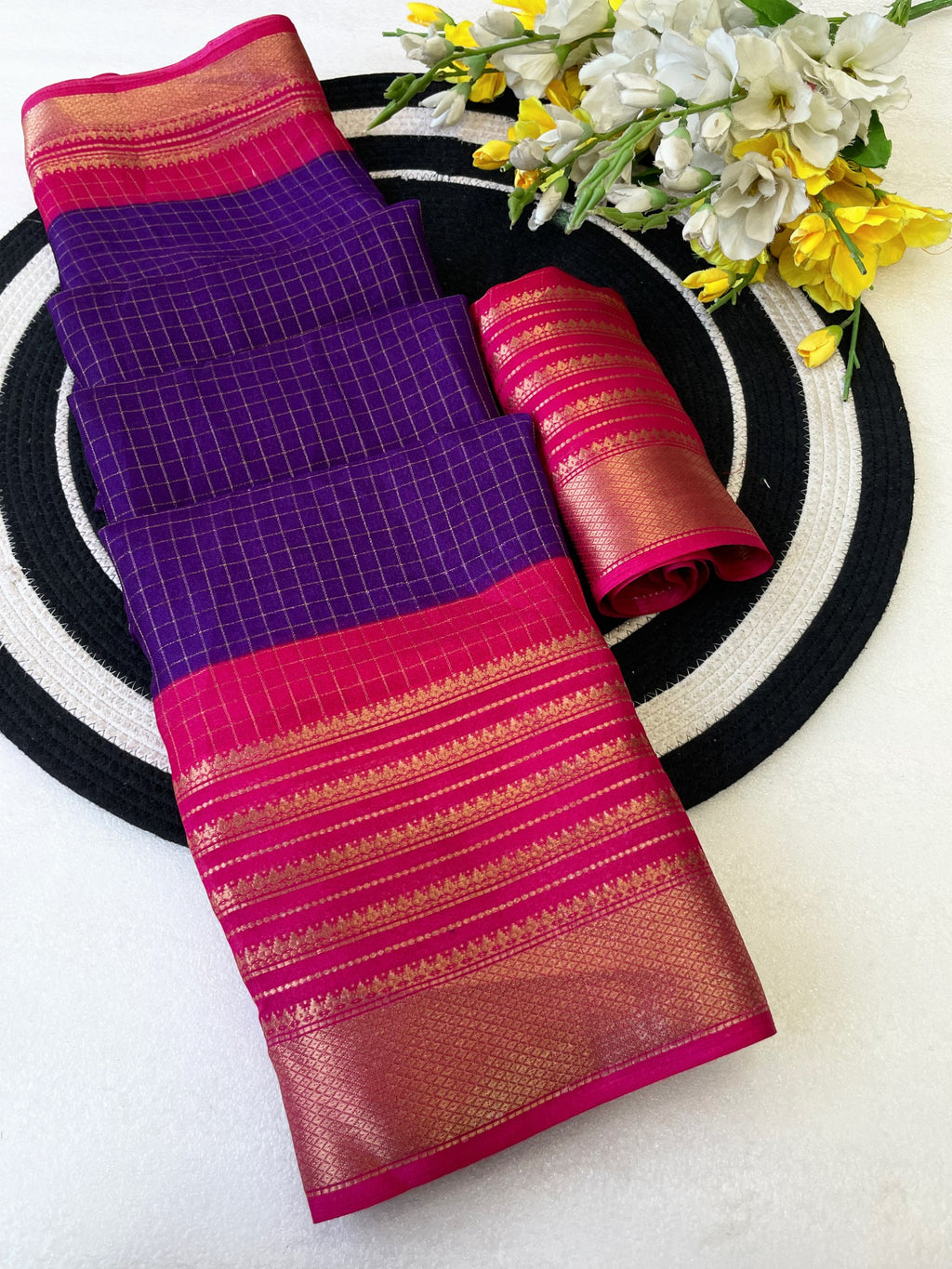 Elegant Two-Tone Premium Dolla Checks Saree With Weaving Jacquard Border - PURPLE