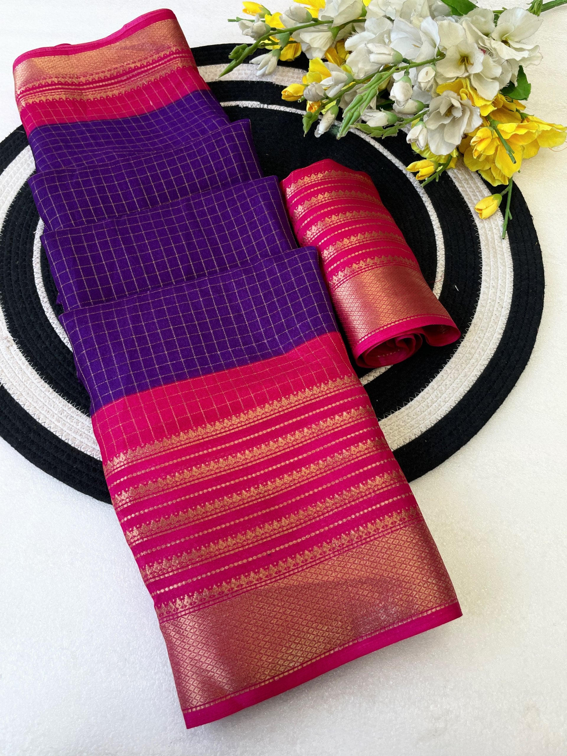 Elegant Two-Tone Premium Dolla Checks Saree With Weaving Jacquard Border - PURPLE