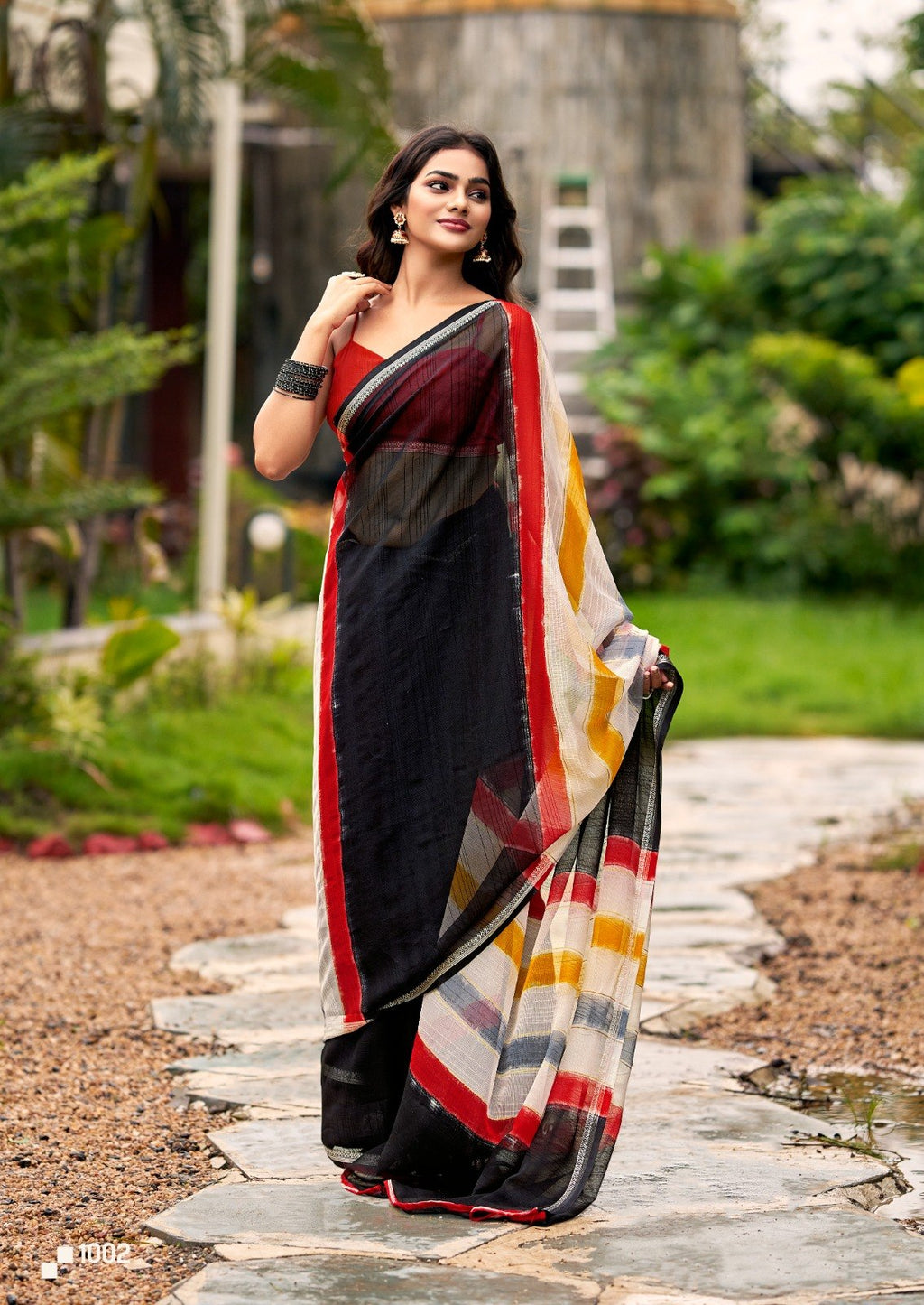 Graceful Chiffon Saree with Artistic Brush Print and Woven Border -BLACK