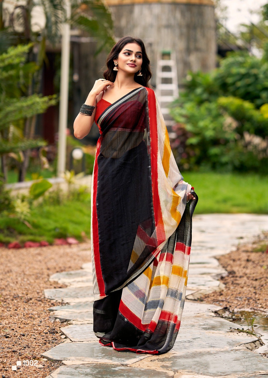 Graceful Chiffon Saree with Artistic Brush Print and Woven Border -BLACK