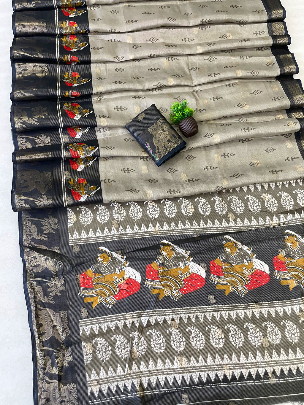 Elegant Two-Tone Floral Moss Mellow Saree with Jacquard Border & Designer Blouse - GREY
