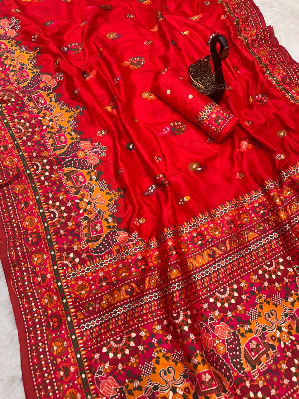 Glamorous  Pashmina Saree With Pulsating Blouse Piece